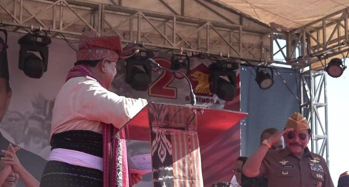 Hendropriyono Hadiri Deklarasi Dukungan untuk Prabowo di NTT 10 Hendropriyono Hadiri Deklarasi Dukungan untuk Prabowo di NTT