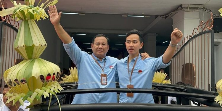 Jajaran TKN Prabowo-Gibran Resmi Diumumkan, Berikut Daftarnya 10 Survei LSJ: Prabowo-Gibran Ungguli Ganjar-Mahfud dan Anies-Imin