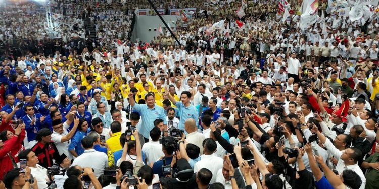 Usung Ekonomi Pancasila, Prabowo-Gibran Tawarkan 17 Program Prioritas 10 Prabowo-Gibran akan Tambah Gaji Guru Rp 2 Juta Per Bulan