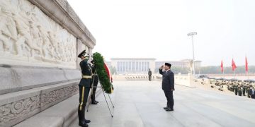 Presiden Prabowo Memberikan Penghormatan di Monumen Pahlawan Rakyat Beijing