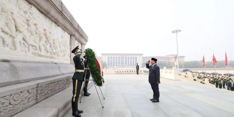 Presiden Prabowo Memberikan Penghormatan di Monumen Pahlawan Rakyat Beijing 10 Presiden Prabowo Memberikan Penghormatan di Monumen Pahlawan Rakyat Beijing